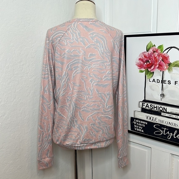 NWOT P.J. Salvage Printed Relaxed Fit Pajama Top XS - Picture 4 of 8